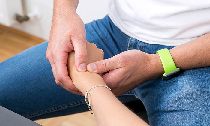 physio-gievenbeck-hand